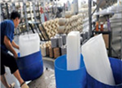 北京车间解暑新招,大冰块降温效果如何?